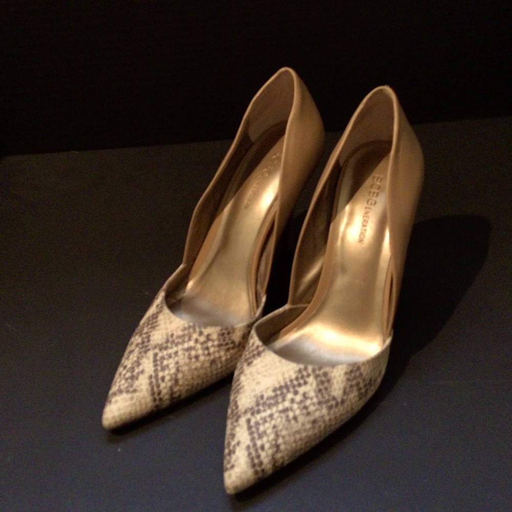 BCBGeneration Snake Embossed Heels Size 8